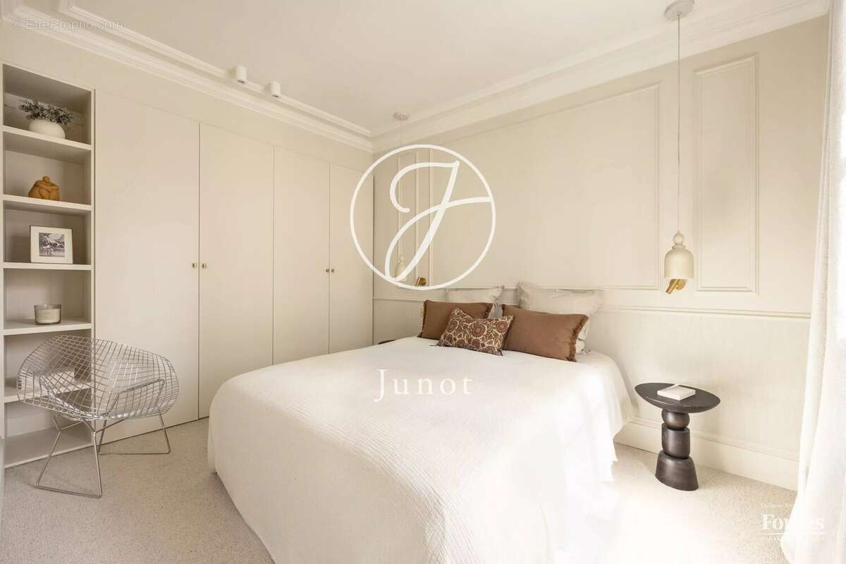 Appartement à PARIS-7E