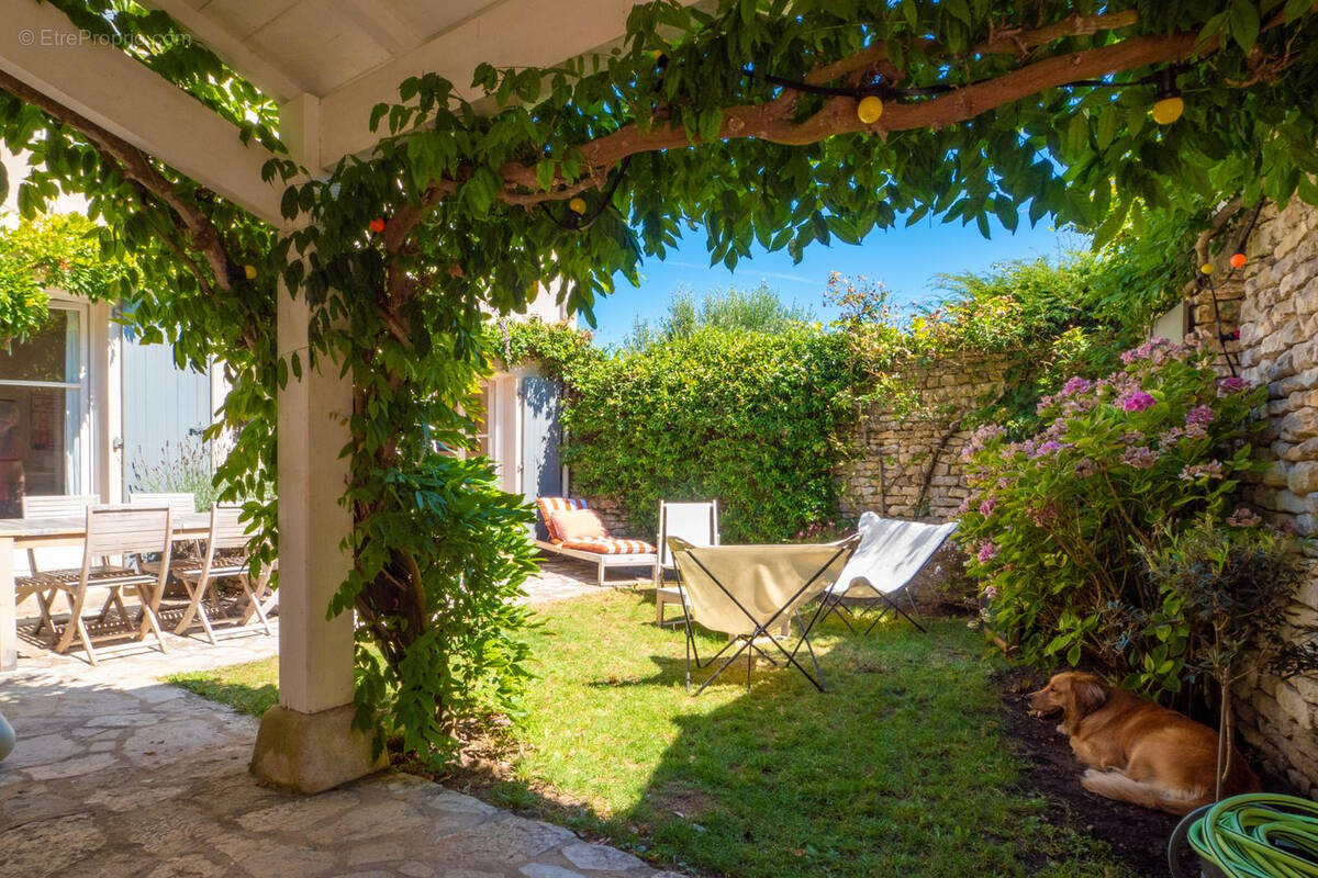 Maison à LES PORTES-EN-RE