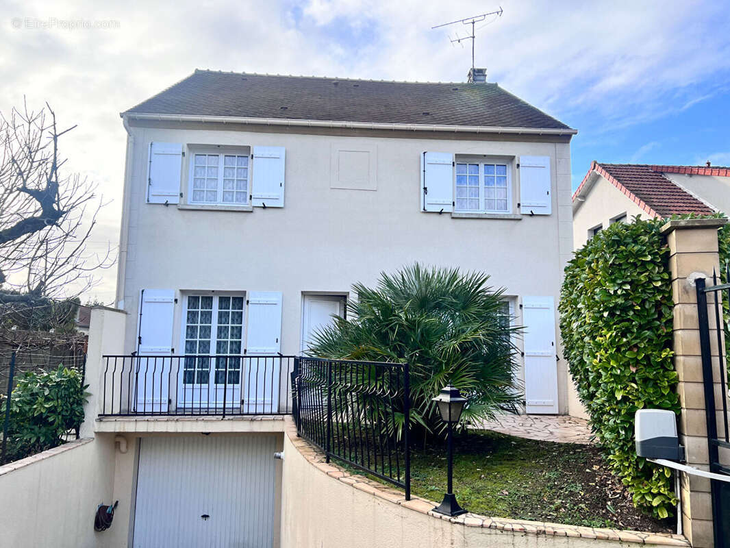 Maison à SARTROUVILLE
