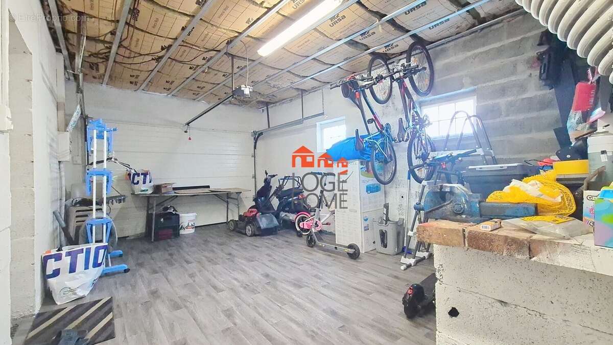 Garage - Maison à COURCELLES-LES-LENS