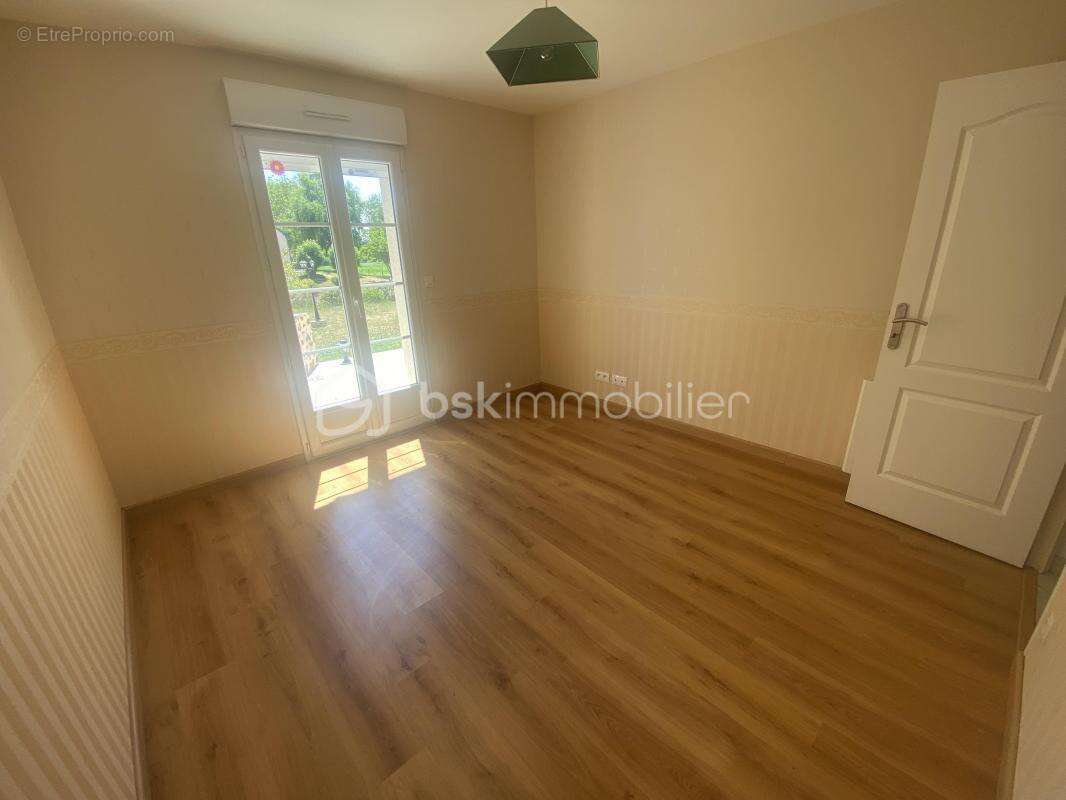 Maison avec sous-sol / 6 pièces - photo 7
