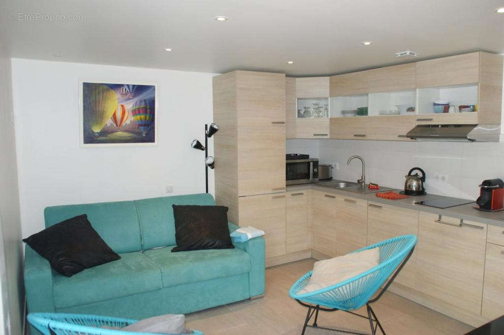 A vendre villa 6 chambres avec studio et 3 pieces independants vue mer exposition sud-ouest piscine garage parikings les issambr - photo 12