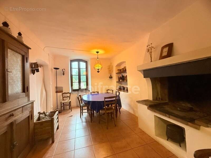 Maison bourgeoise mitoyenne à vendre 9 pièces COLOGNAC (30) terrain env. 1600m2 - photo 7