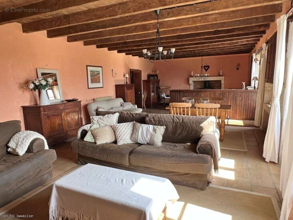 Maison à CHAMPAGNE-MOUTON