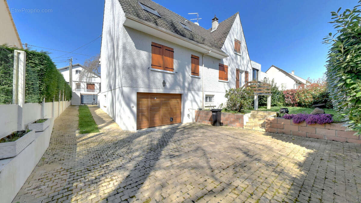 Maison à ROISSY-EN-BRIE