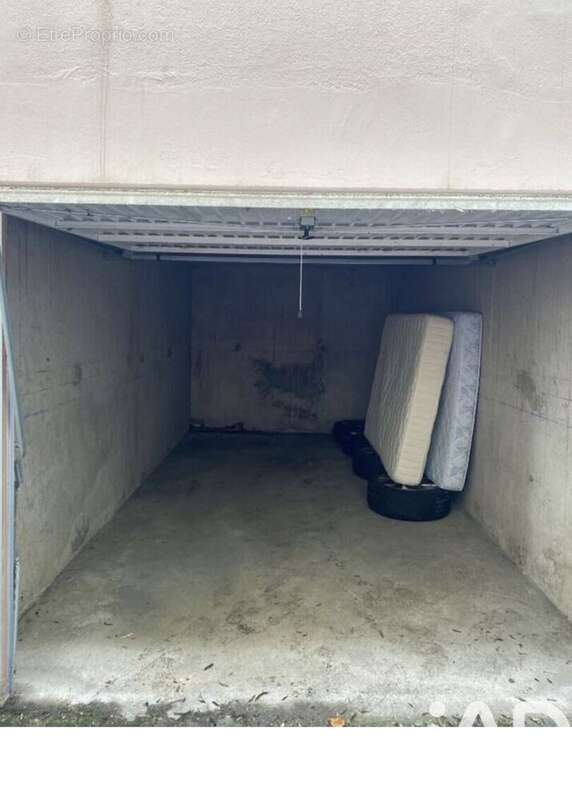 Photo 2 - Parking à ECHIROLLES