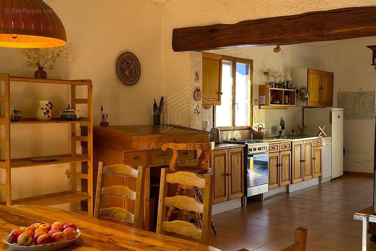 Maison à SAINT-LAURENT-DE-CERDANS