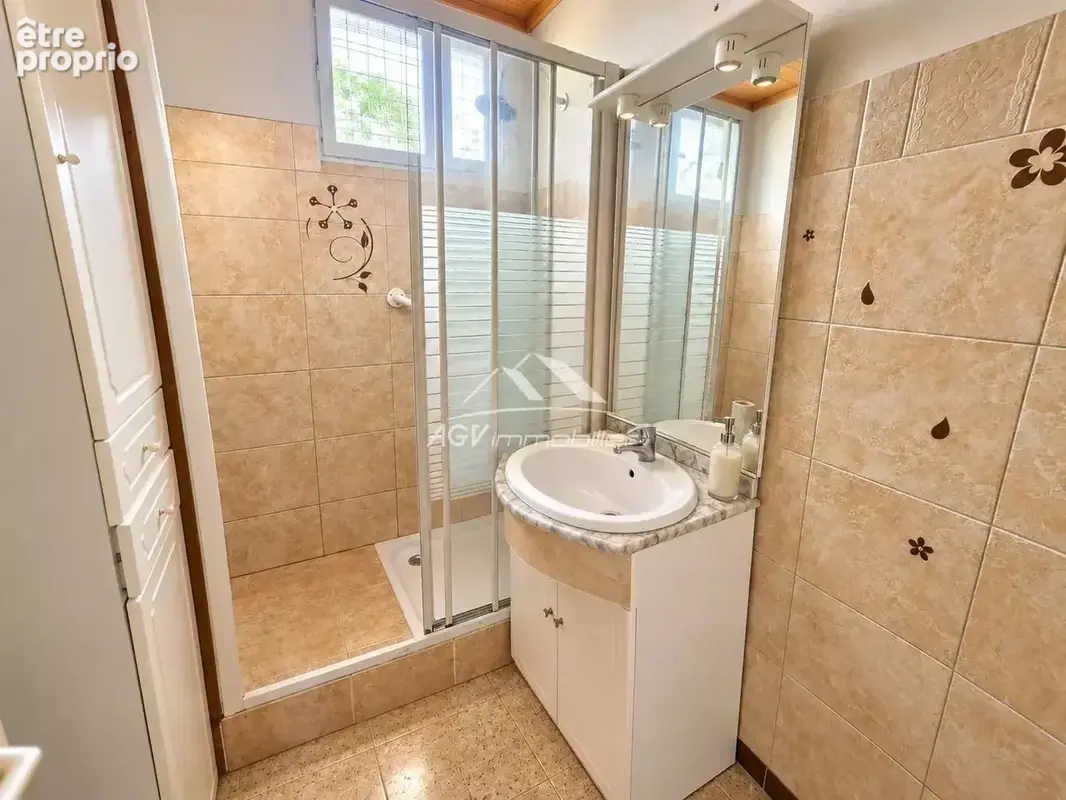 A Saint-Christol-Les-Alès, maison 3 chambres, deux garages sur 1025 m² de terrain - photo 9