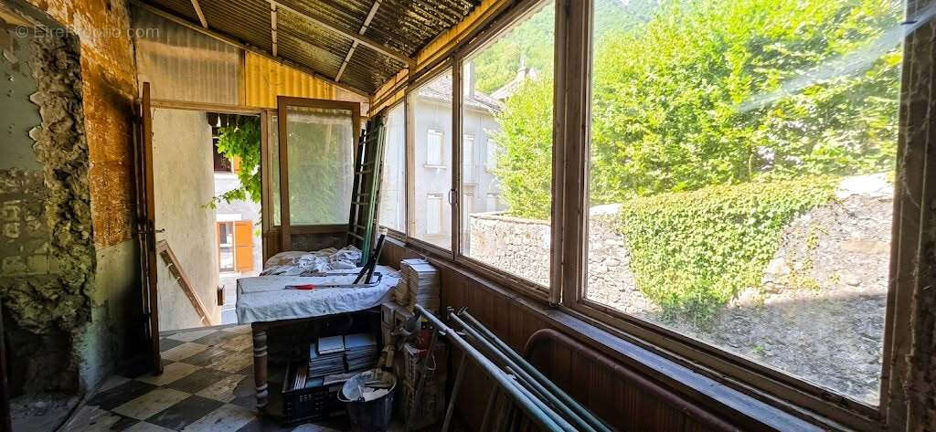 Maison de 150 m2 à rénover avec terrain - photo 9
