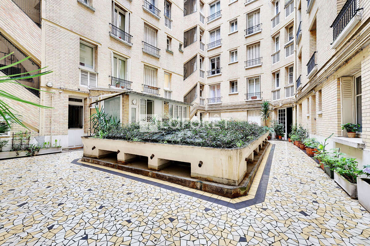 Appartement à PARIS-14E