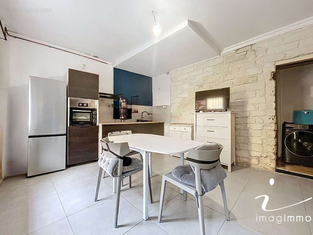 Appartement à MAUGUIO