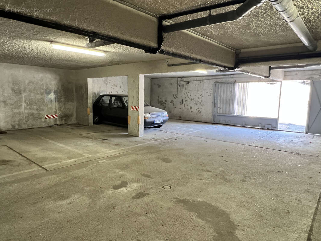 Royan - quartier du parc - parking en sous sol - rare - photo 3
