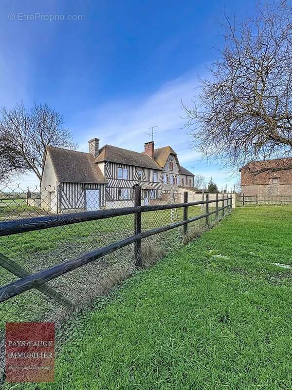 Maison à LES MOUTIERS-EN-AUGE