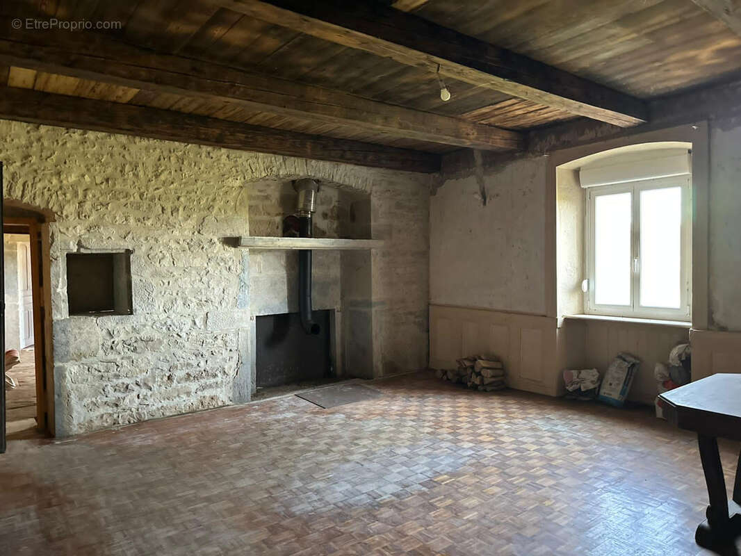 Maison à LAVIRON