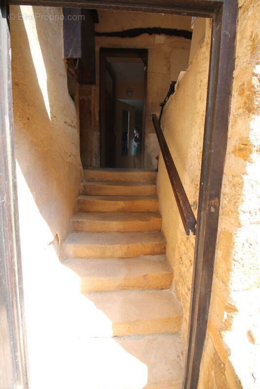 OINGT Maison en pierres de 166 m² + jardin attenant et vue - photo 16