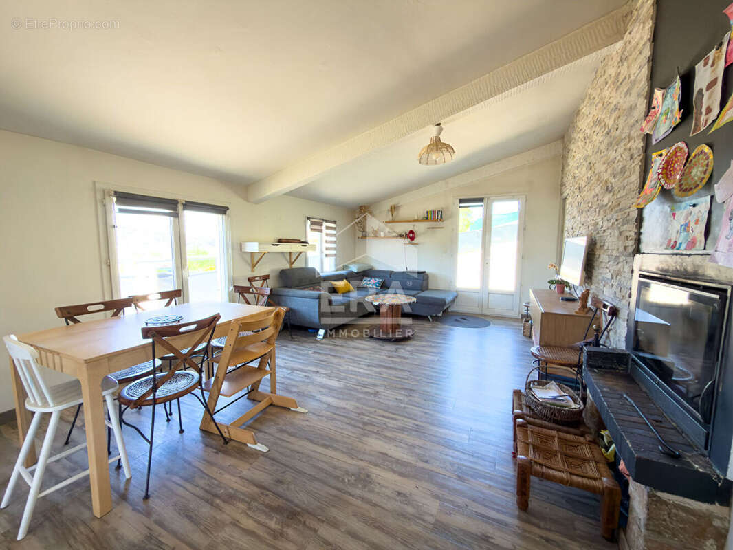 Maison à LA ROQUETTE-SUR-SIAGNE