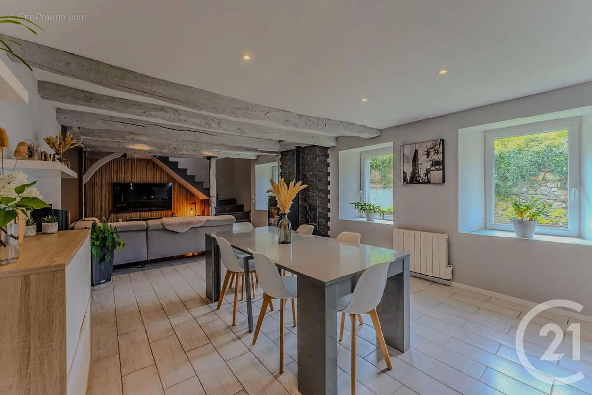 Maison à LARRINGES