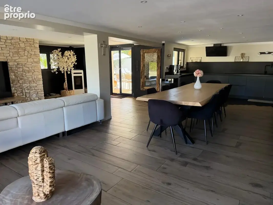Maison rénovée de 202 m2 avec dépôt de 90m2, idéal artisan - roche-la-moliere - photo 2