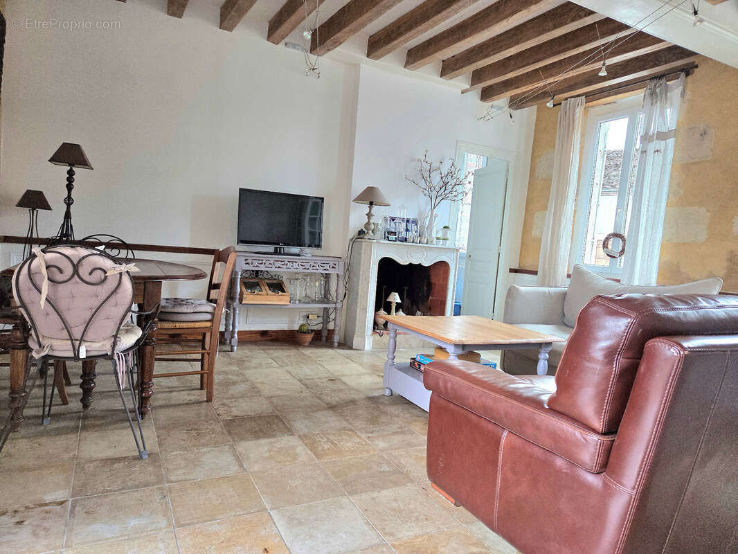 Dpt Yonne (89), à vendre BLENEAU maison de bourg de caractère 5 pièces de 120m2 avec cour de 80m2 - photo 4