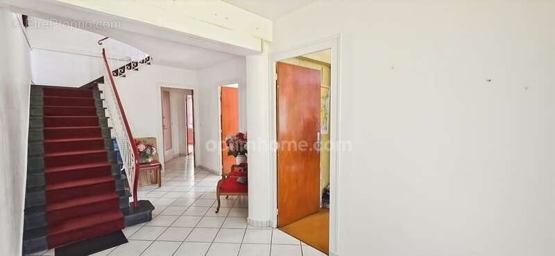 Maison à vendre 9 pièces PAU (64) Rare– Entre Trespoey et Allées de Morlaàs – 260 m² et 1300M2 de terrain - photo 4