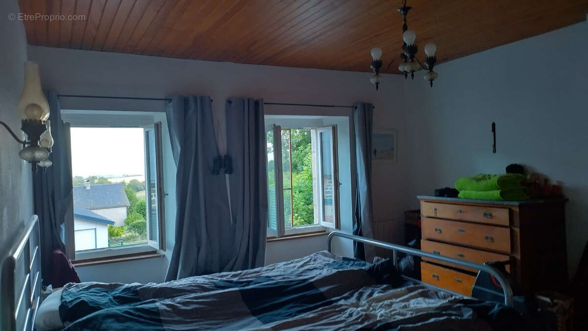 Maison en pierres avec grand garage vendue meublée - photo 10