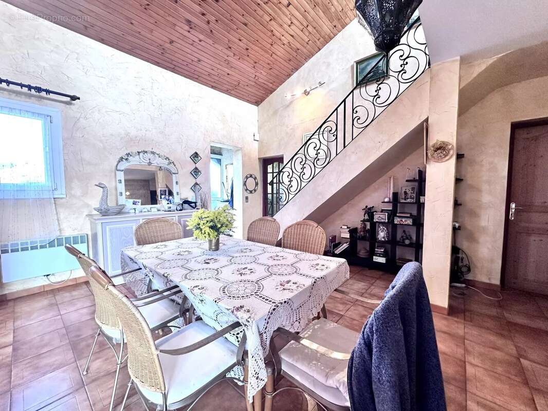 Maison à VILLENEUVE-DE-LA-RAHO