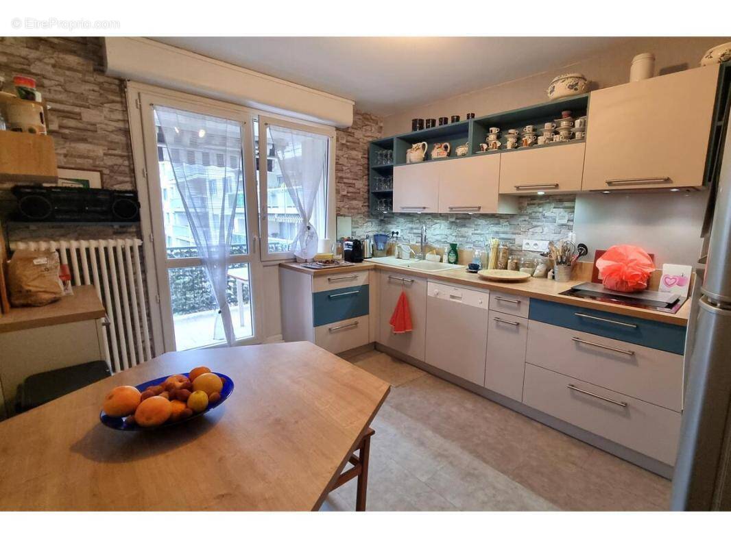 Appartement à MEYZIEU