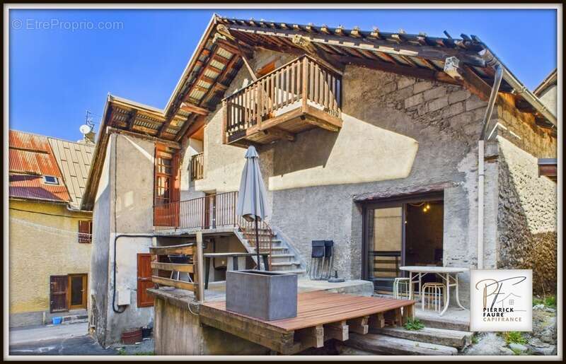 Maison à VILLAR-SAINT-PANCRACE