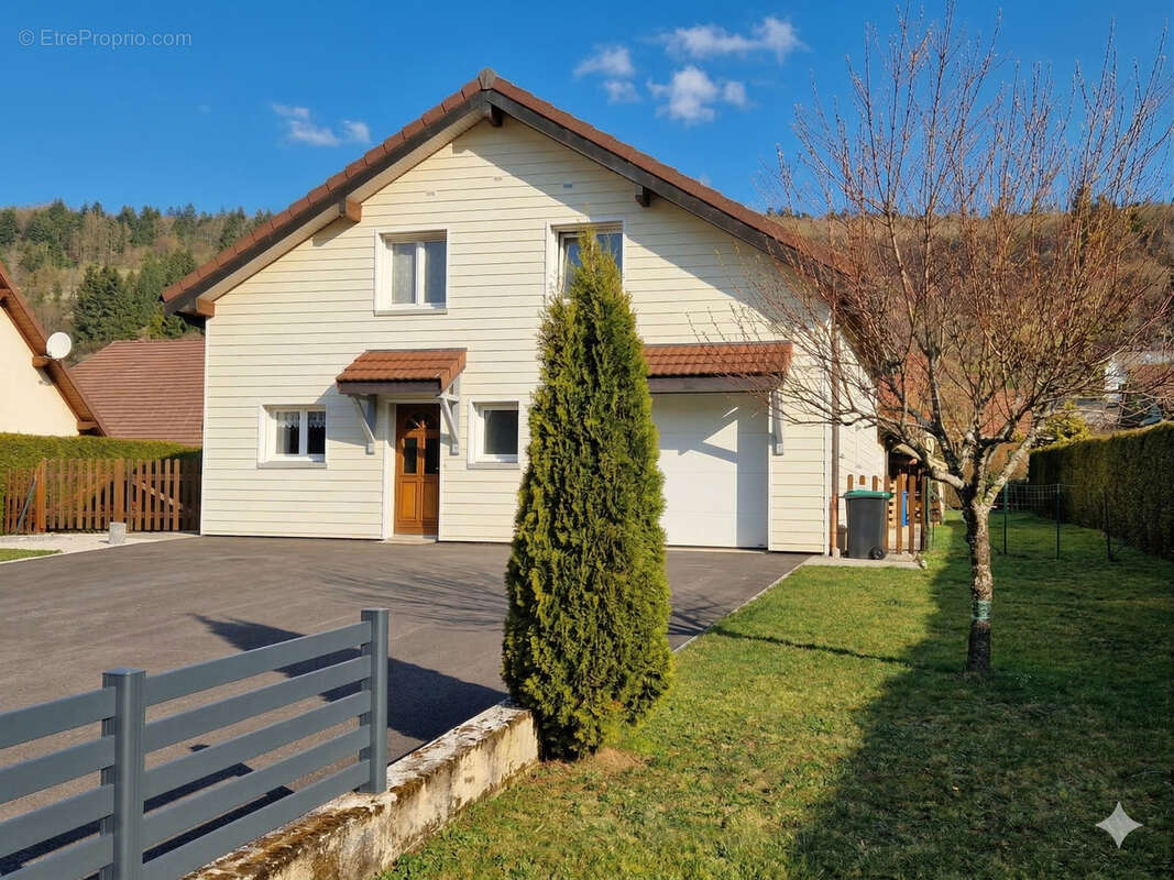 Maison à LA CLUSE-ET-MIJOUX