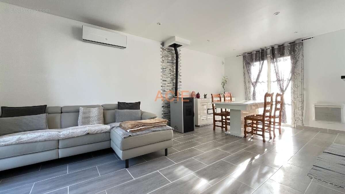 Maison à EPIAIS-LES-LOUVRES