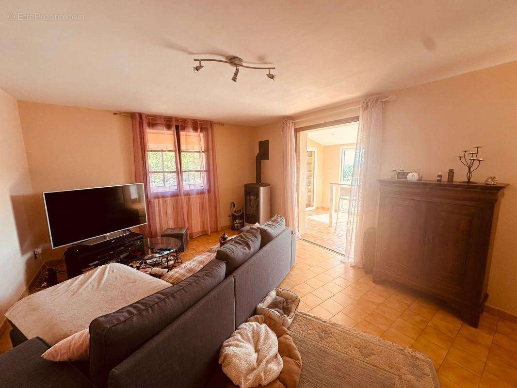 Maison à SAINT-GENEST-DE-BEAUZON