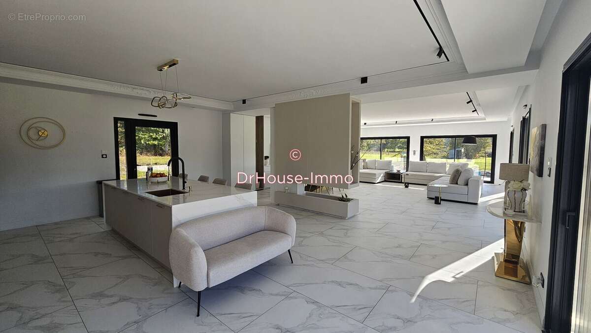 Maison 224 m² à Change  - photo 15