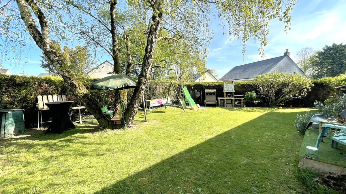 Maison à SAINT-CLEMENT-DE-LA-PLACE