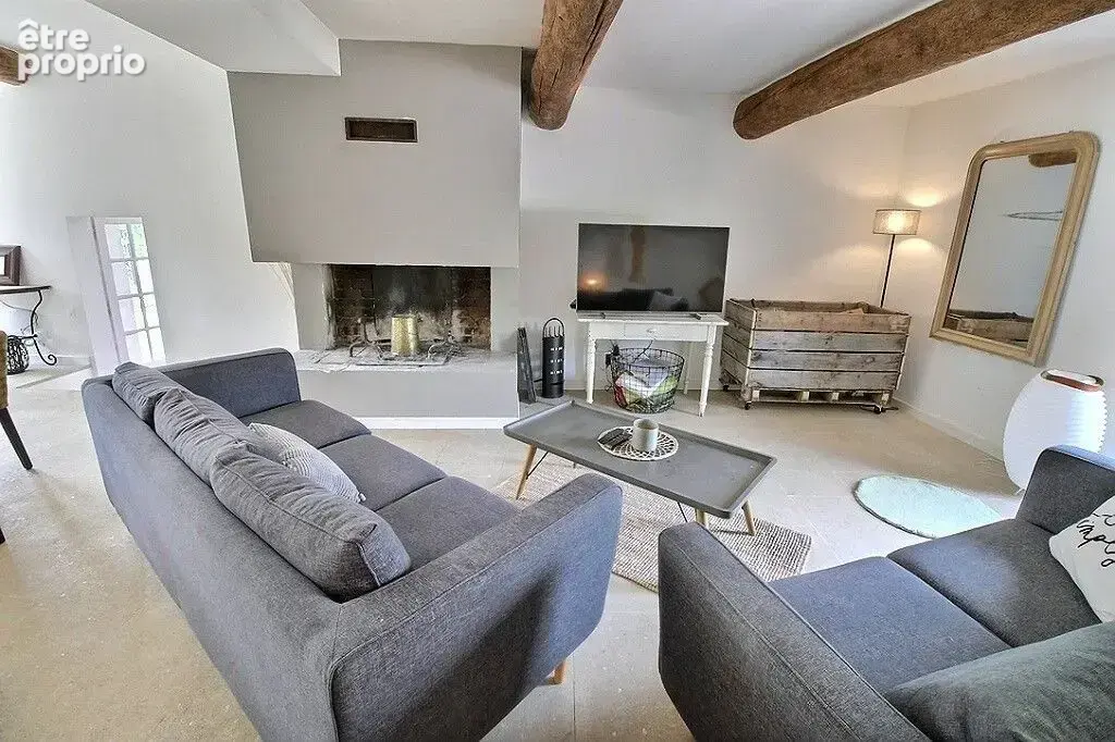 VENASQUE MAS EN PIERRE 225 m² sur plus d'un hectare de terrain arboré avec piscine et gîte. - photo 10