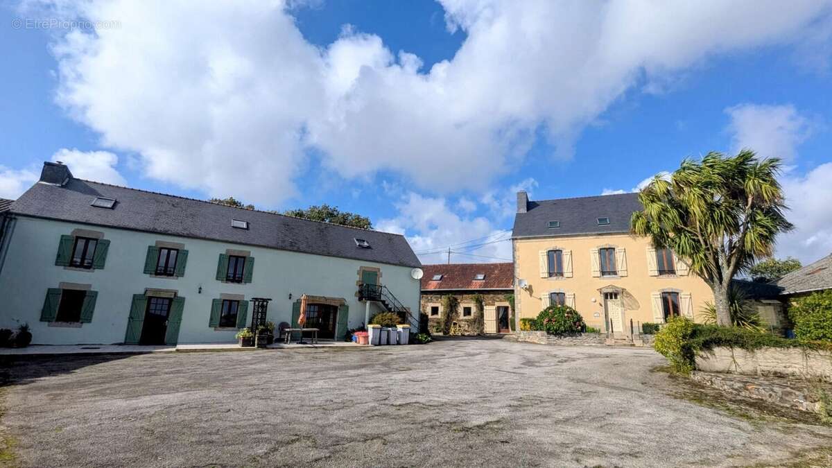 Maison à SAINT-COULITZ