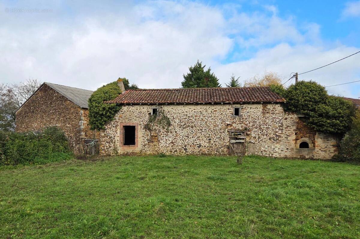 Photo 1 - Maison à BUSSIERE-POITEVINE