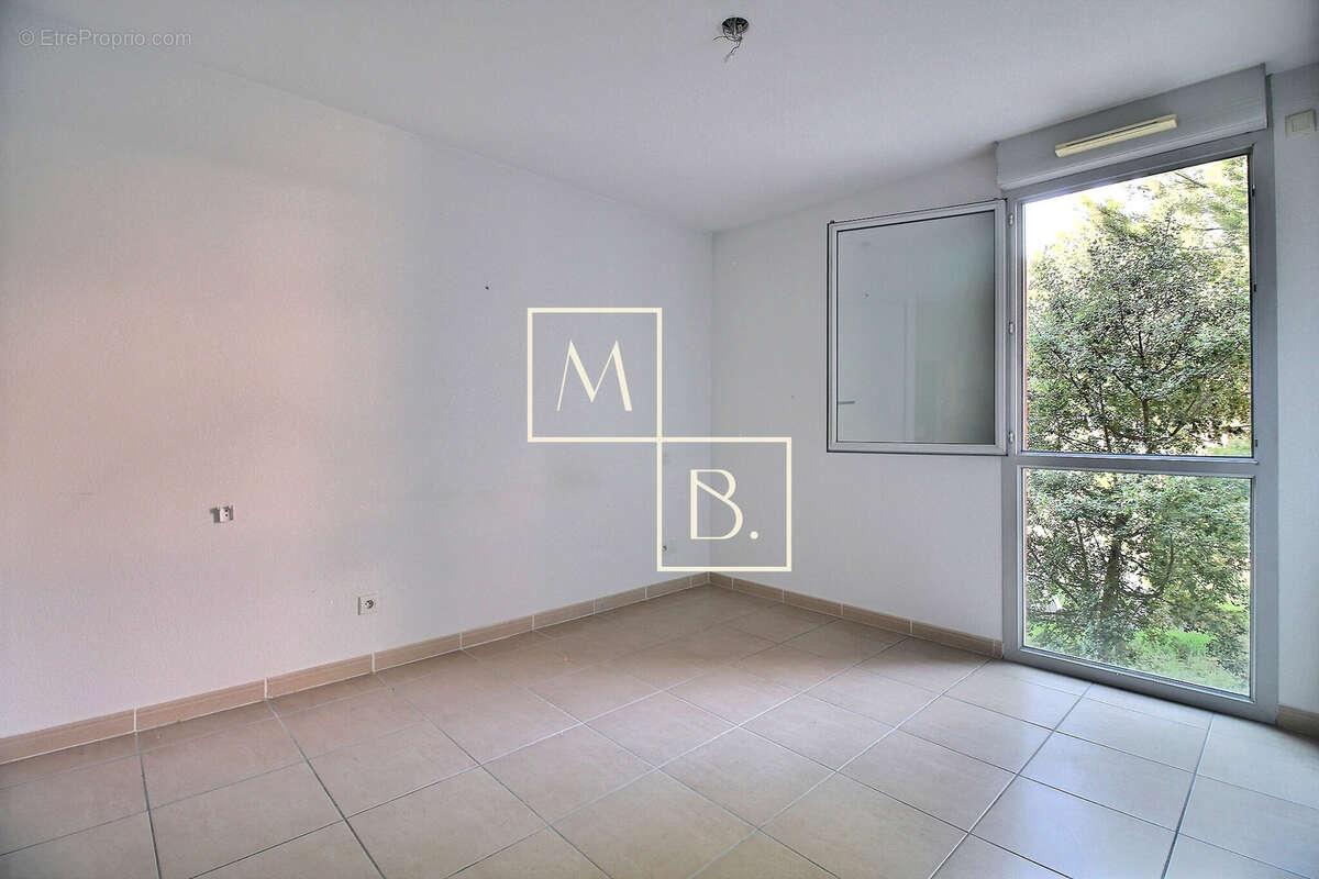 À vendre, Croix d'Argent, T4 de 101,46 m2 loi carrez avec 3 chambres, terrasse, loggia, garage et parking - photo 19