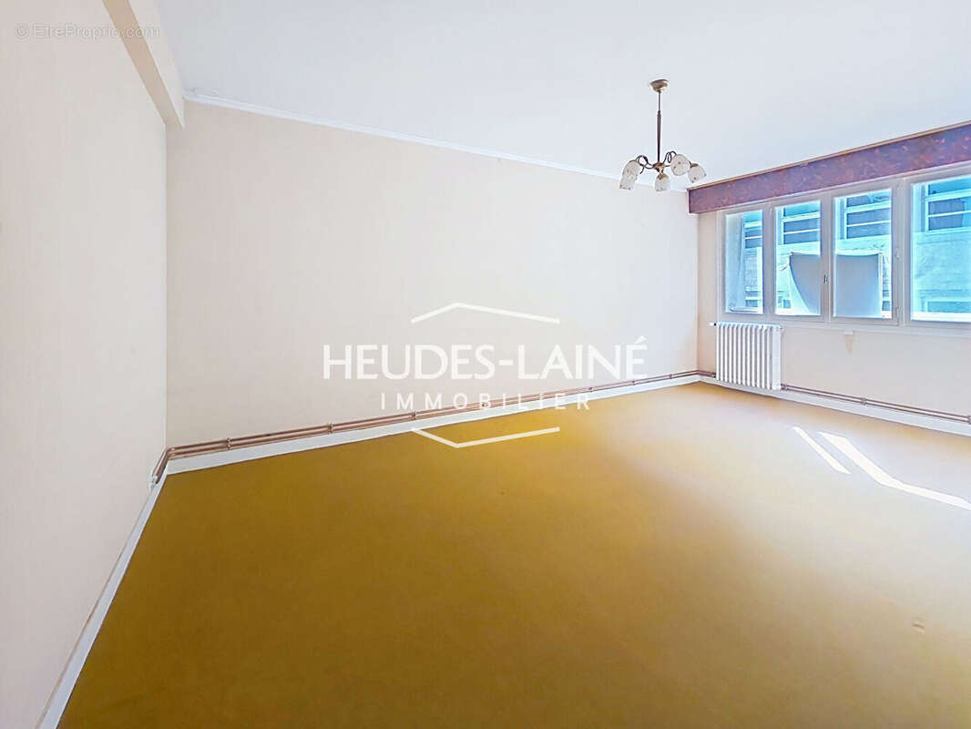 Appartement F4 à rénover - AVRANCHES - photo 2