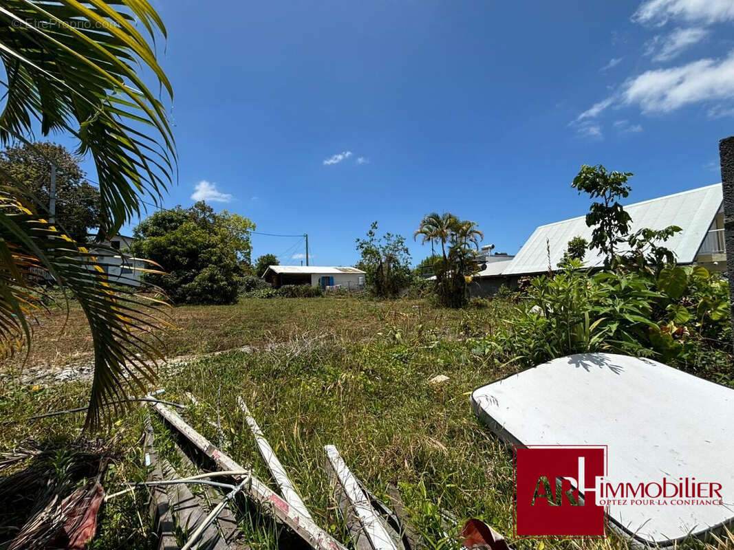 Terrain à LE TAMPON