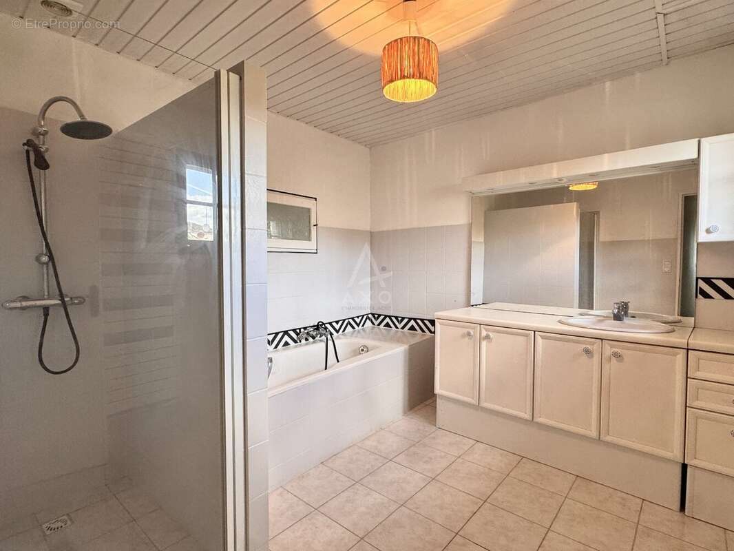 Maison de village rénovée de 130M2 environ avec dépendances et jardin clos  À 20 min d'Angoulême Ouest - photo 7