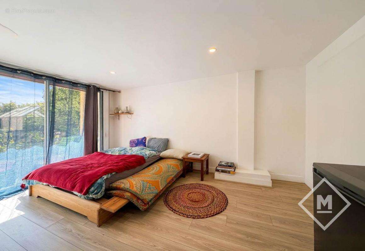 Appartement à MARSEILLE-4E