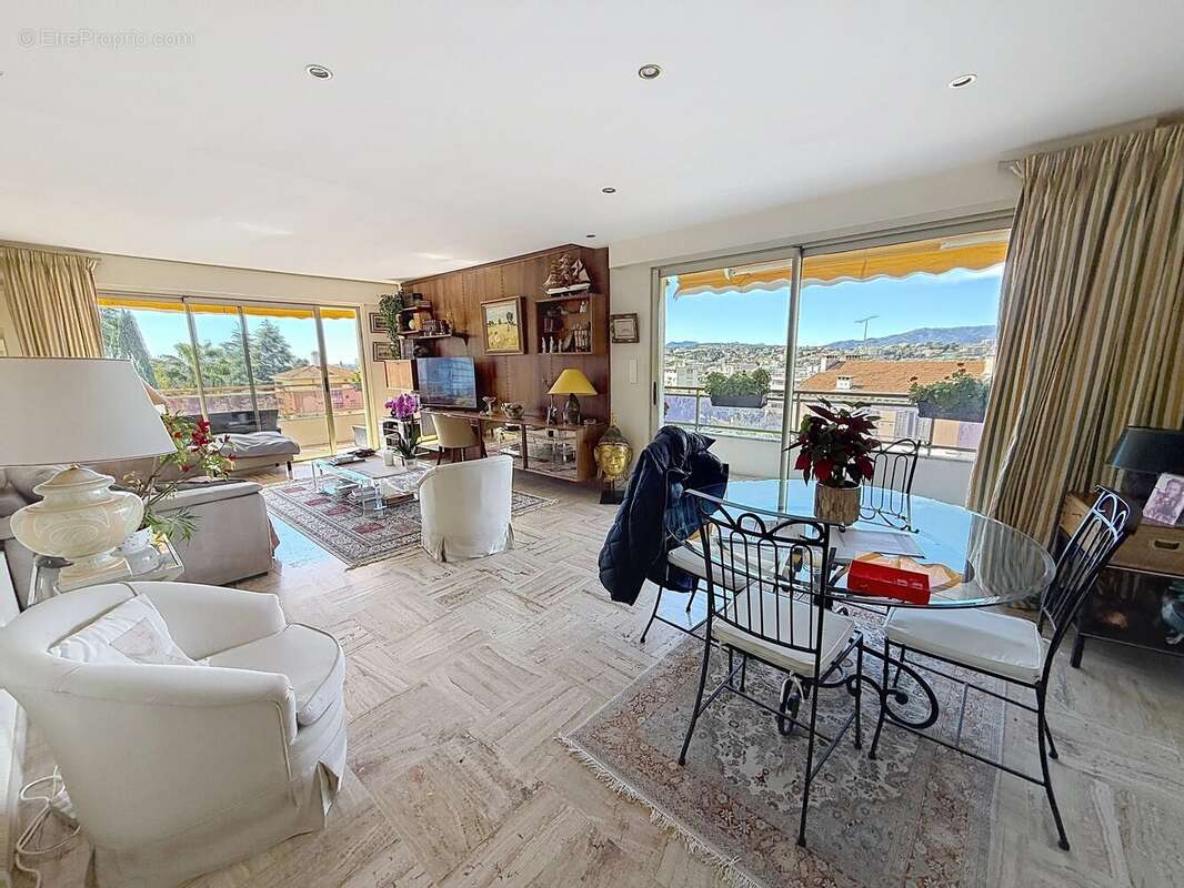 Appartement à LE CANNET