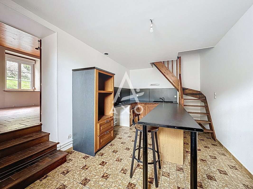 Maison à SAINT-VICTOR-DE-BUTHON