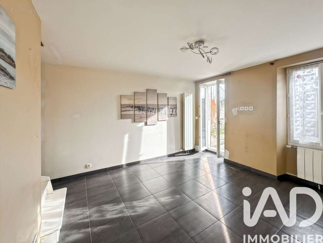 Photo 2 - Appartement à SAINT-GERMAIN-LES-CORBEIL