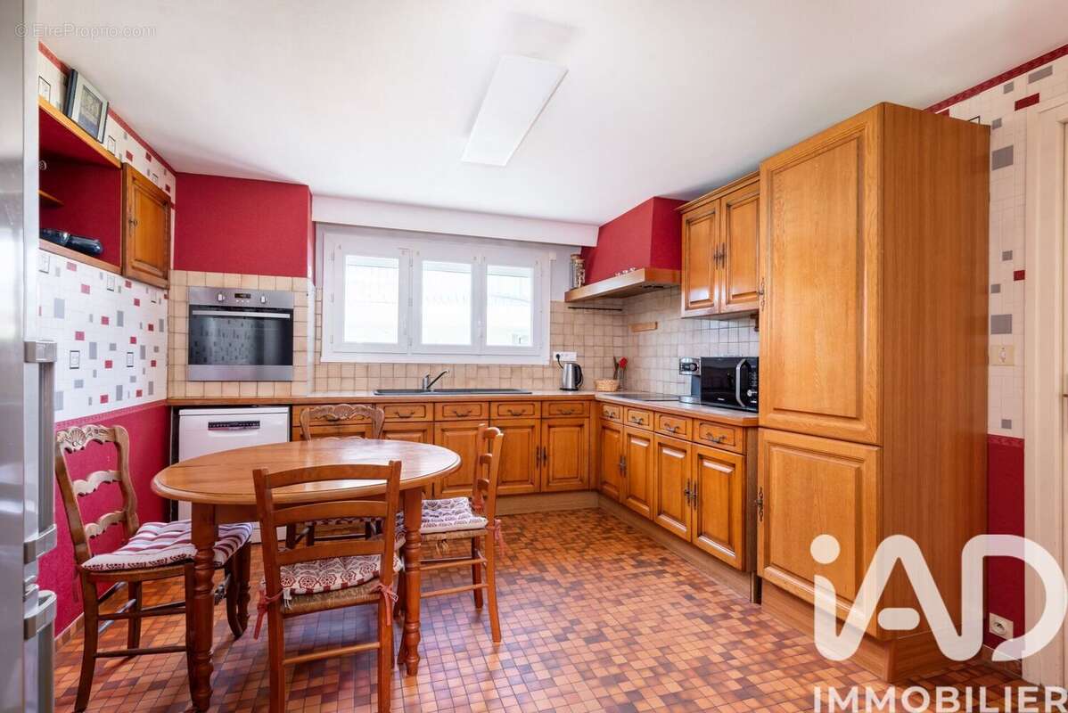 Maison 198 m² à Bron  - photo 7