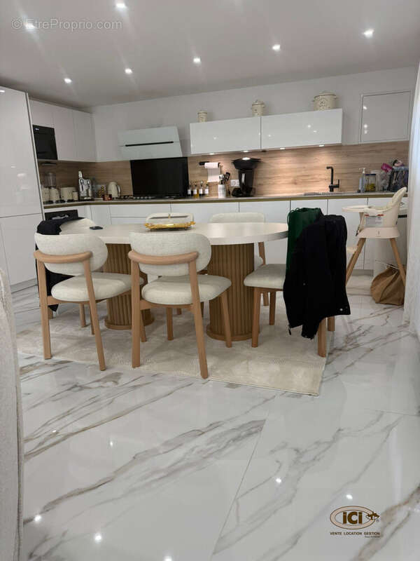 Maison à MONNETIER-MORNEX