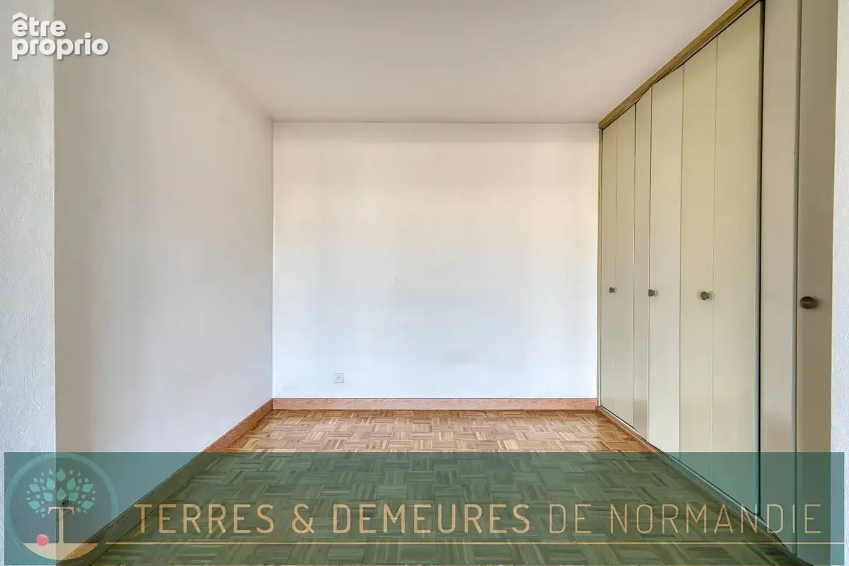 À vendre à Dieppe Appartement au 3ème Étage avec Balcon, Ascenseur et Cave - photo 6