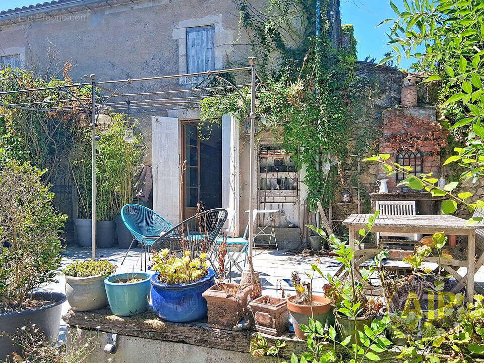 Charmante maison  avec un grand jardin à Saint Christoly Médoc - photo 3
