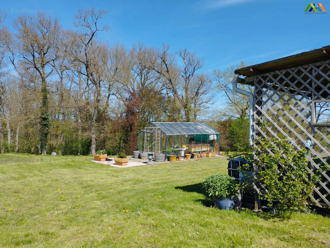 Maison 250 m² à Plaisance  - photo 8