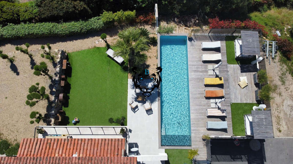 Maison à LES ISSAMBRES